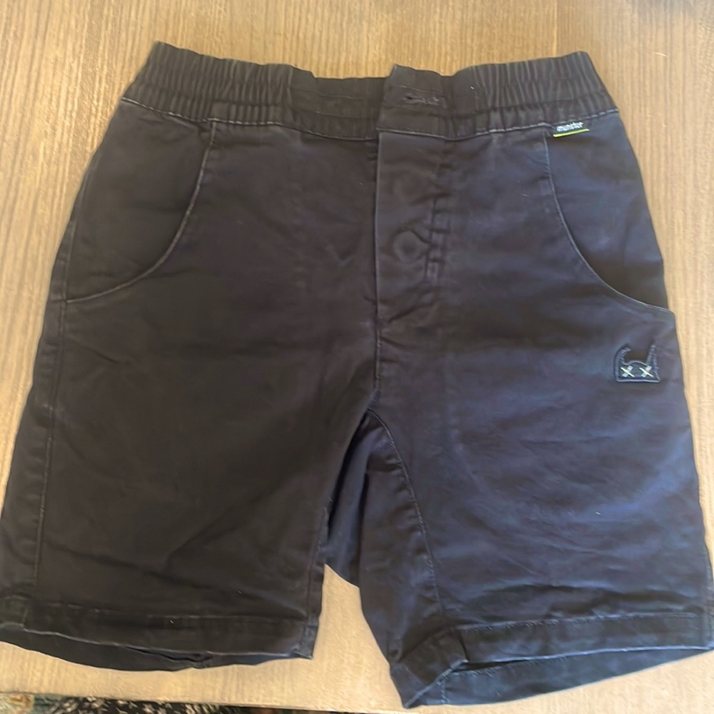 Munster shorts- black. Size 6 boys